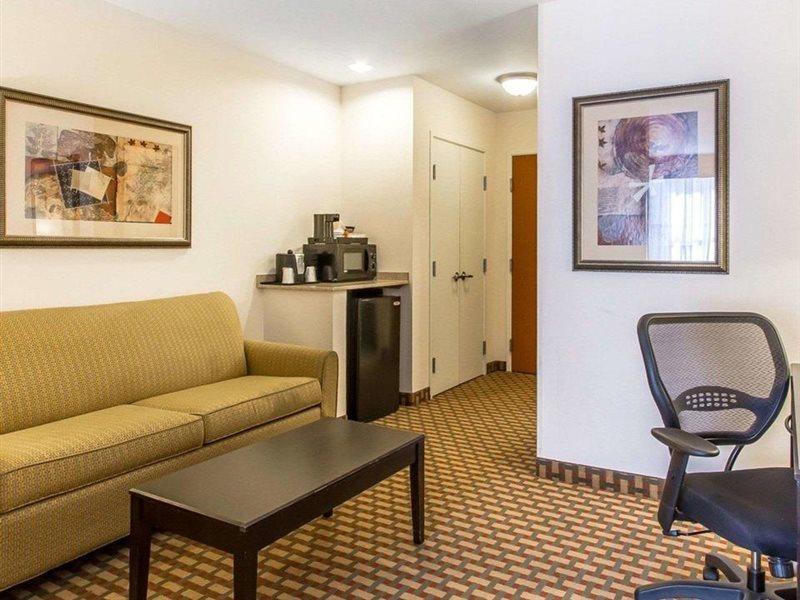 Comfort Inn & Suites Shawnee North Near I-40 מראה חיצוני תמונה