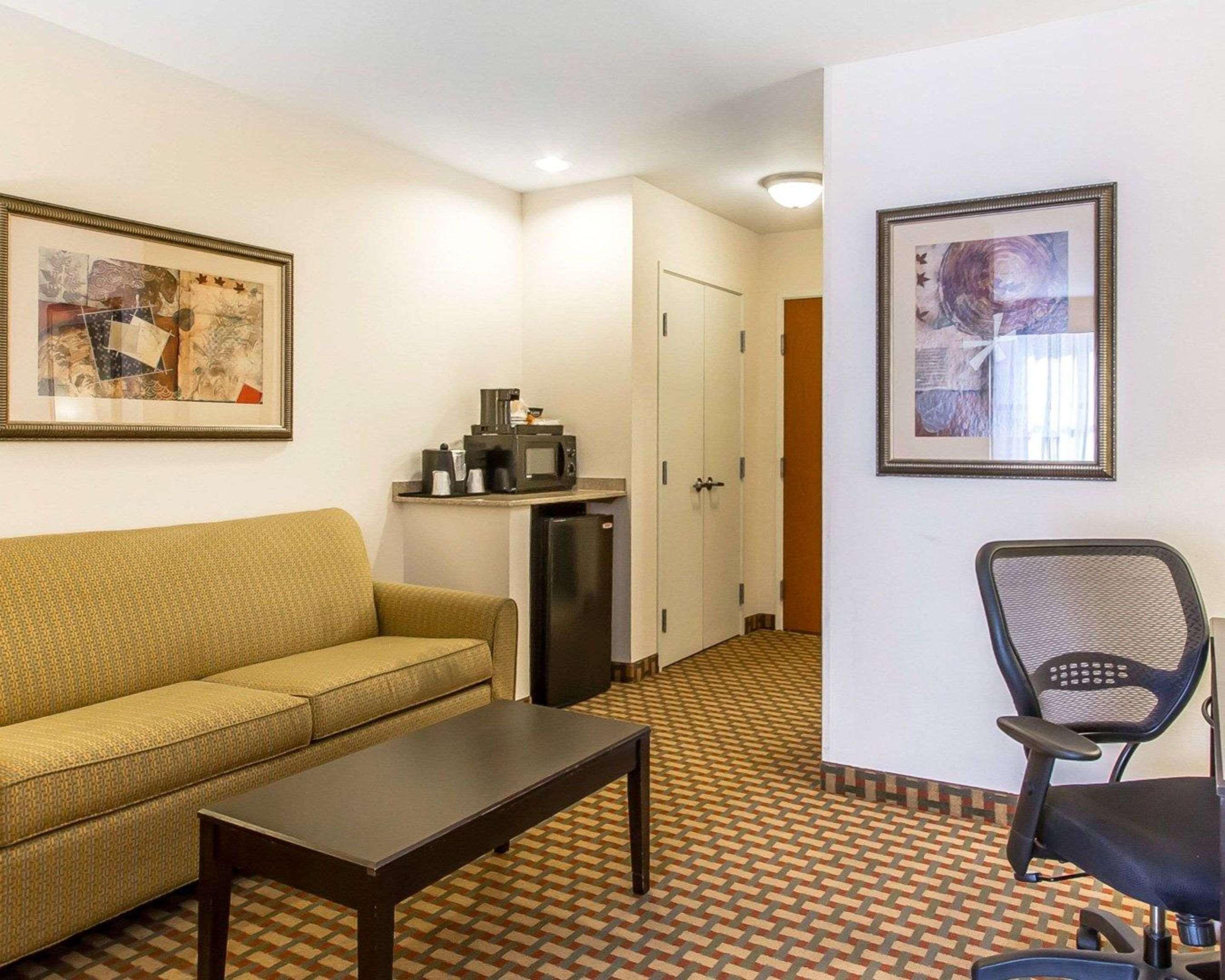 Comfort Inn & Suites Shawnee North Near I-40 מראה חיצוני תמונה