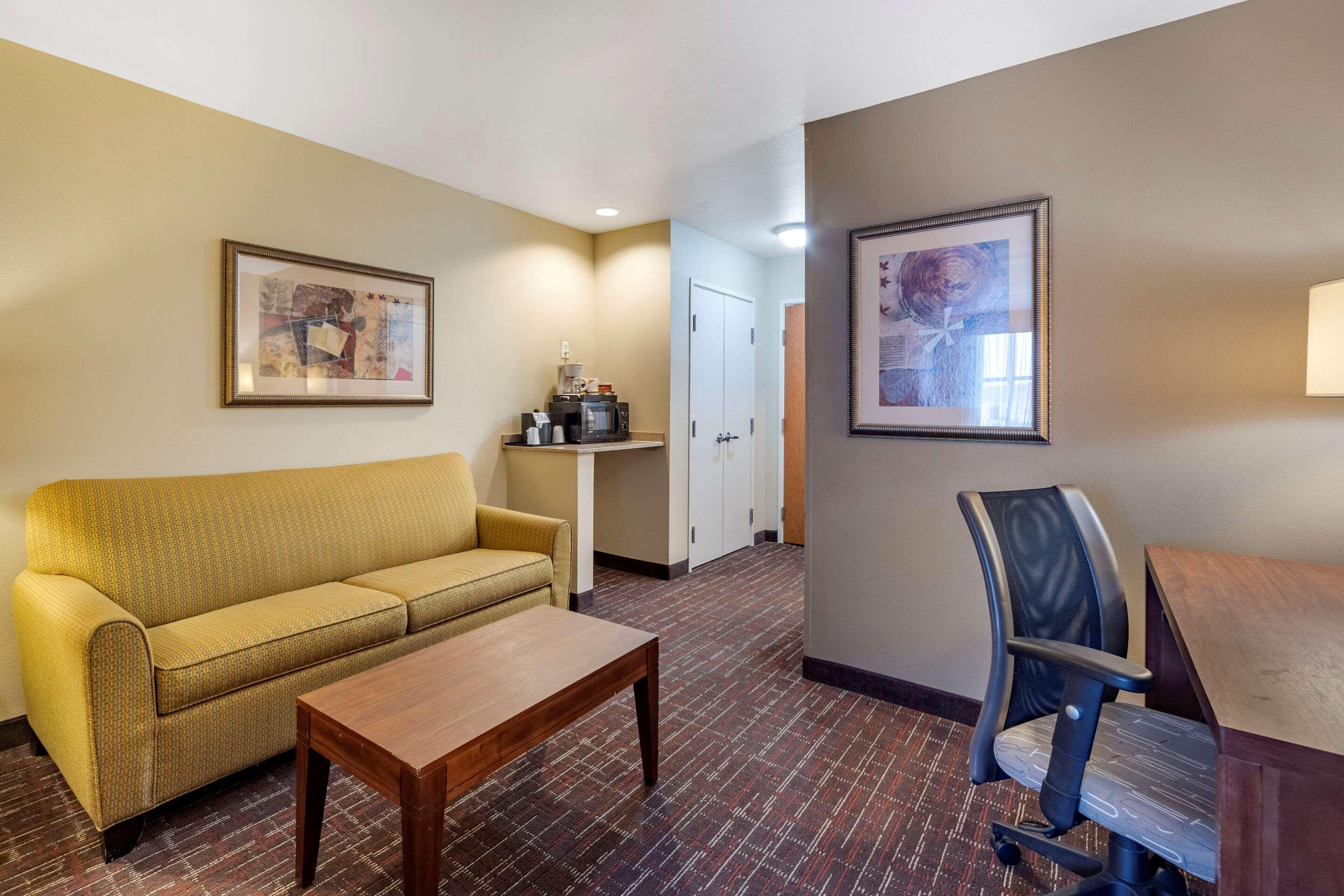Comfort Inn & Suites Shawnee North Near I-40 מראה חיצוני תמונה