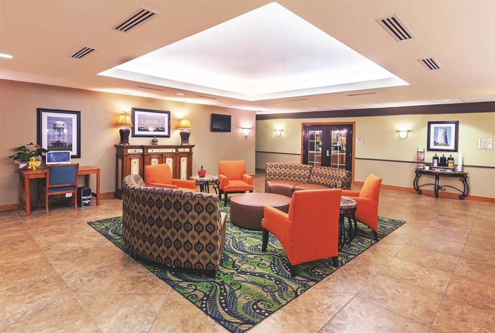 Comfort Inn & Suites Shawnee North Near I-40 מראה חיצוני תמונה