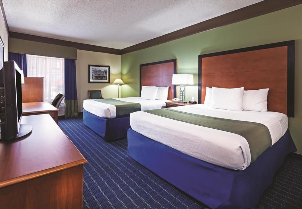 Comfort Inn & Suites Shawnee North Near I-40 מראה חיצוני תמונה