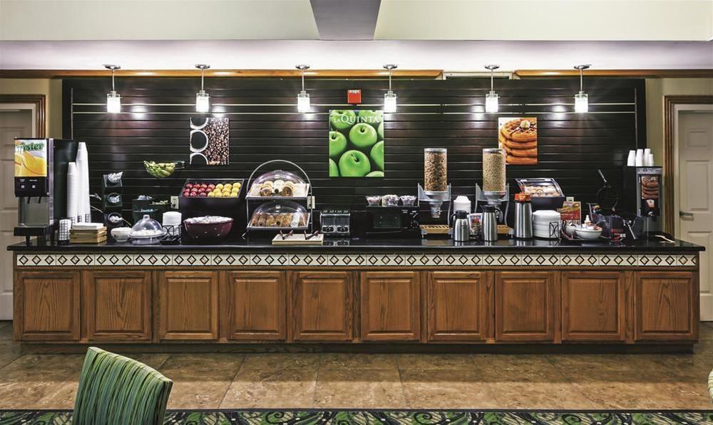 Comfort Inn & Suites Shawnee North Near I-40 מראה חיצוני תמונה