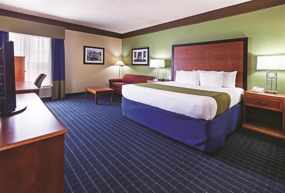 Comfort Inn & Suites Shawnee North Near I-40 מראה חיצוני תמונה