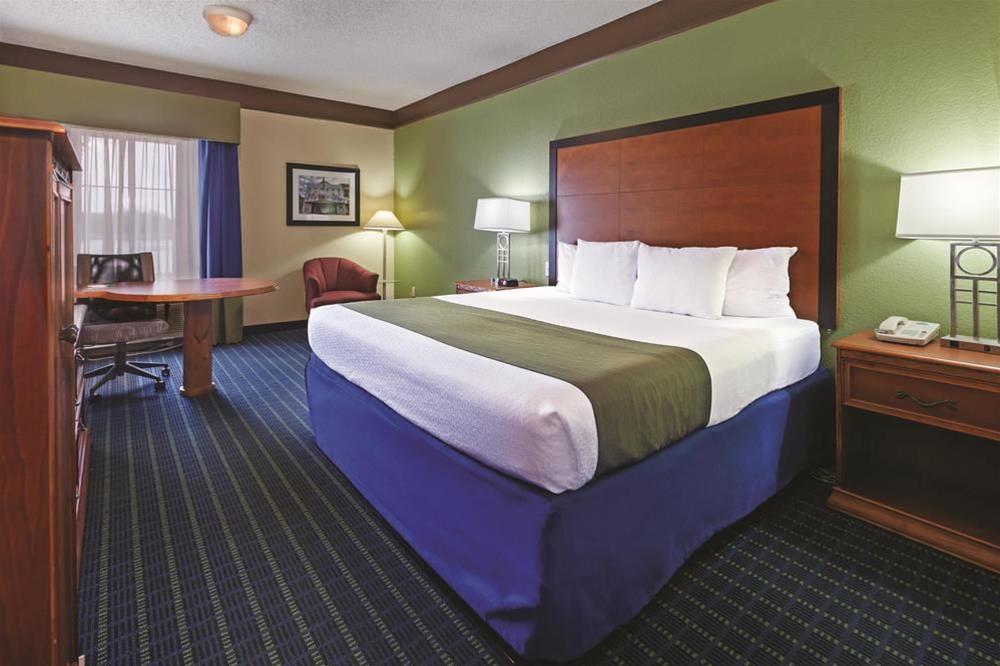 Comfort Inn & Suites Shawnee North Near I-40 מראה חיצוני תמונה