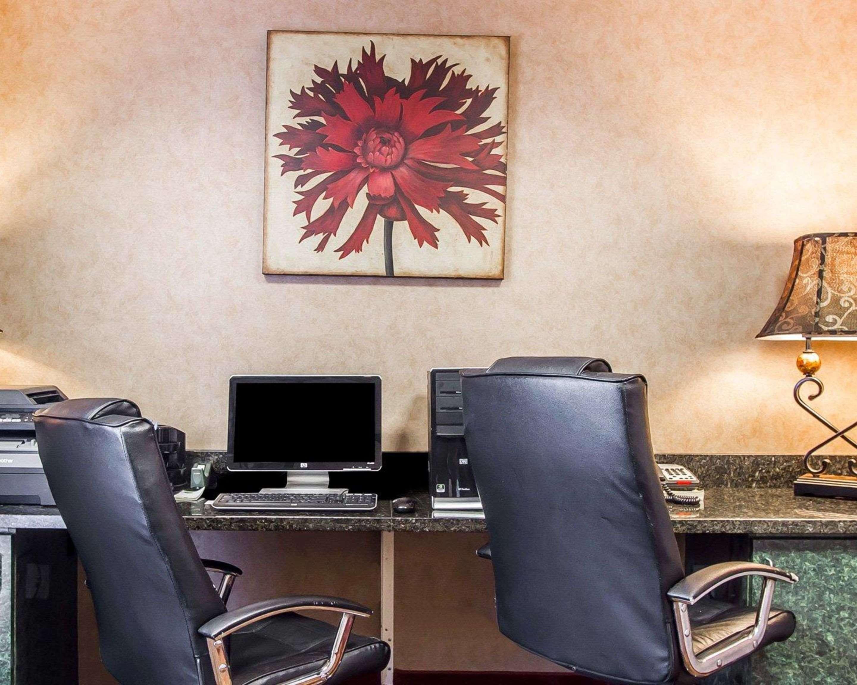 Comfort Inn & Suites Shawnee North Near I-40 מראה חיצוני תמונה