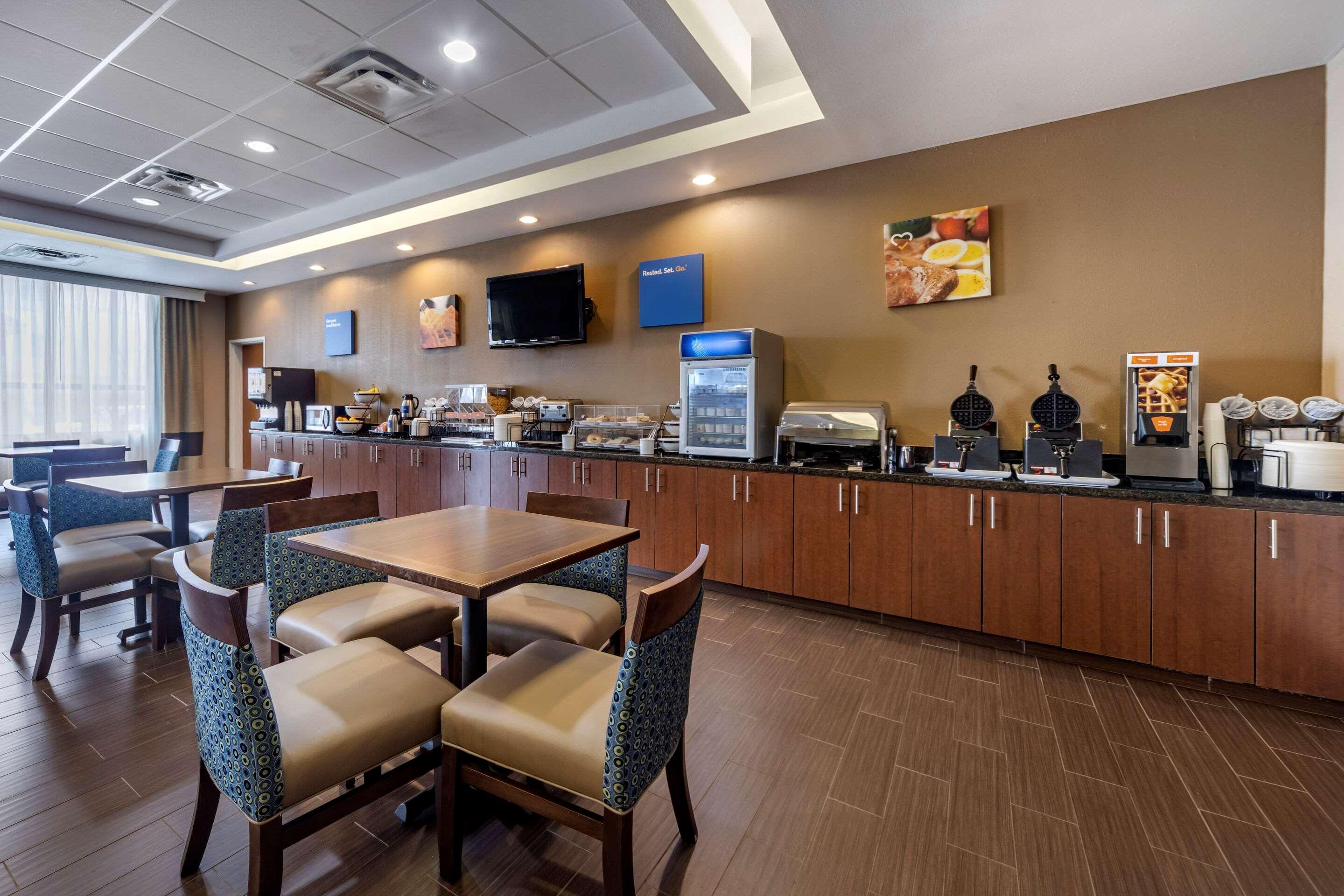 Comfort Inn & Suites Shawnee North Near I-40 מראה חיצוני תמונה