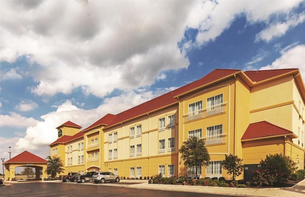 Comfort Inn & Suites Shawnee North Near I-40 מראה חיצוני תמונה