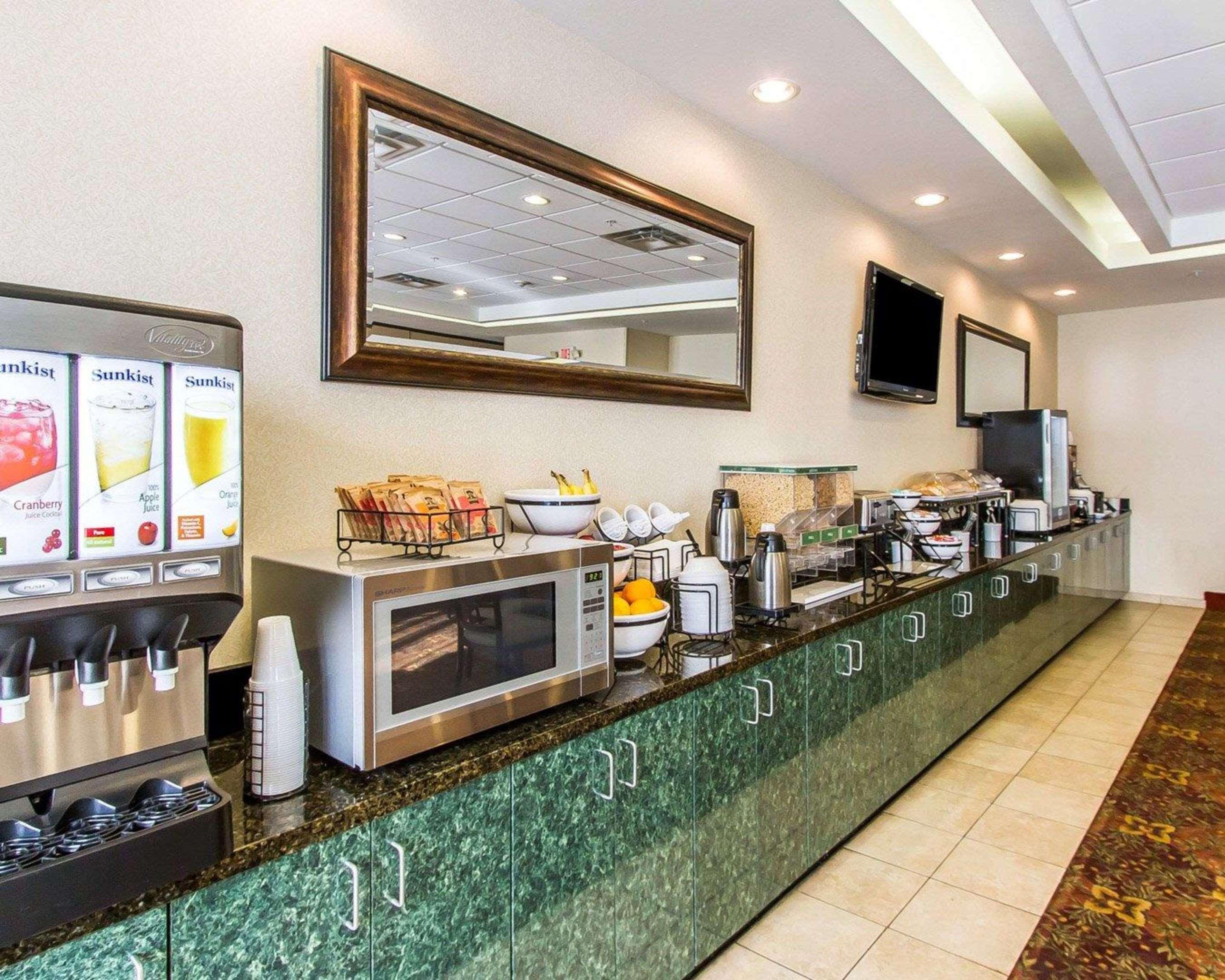 Comfort Inn & Suites Shawnee North Near I-40 מראה חיצוני תמונה