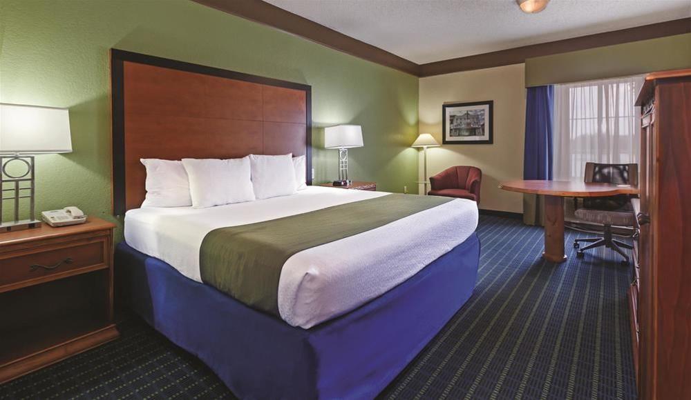 Comfort Inn & Suites Shawnee North Near I-40 מראה חיצוני תמונה
