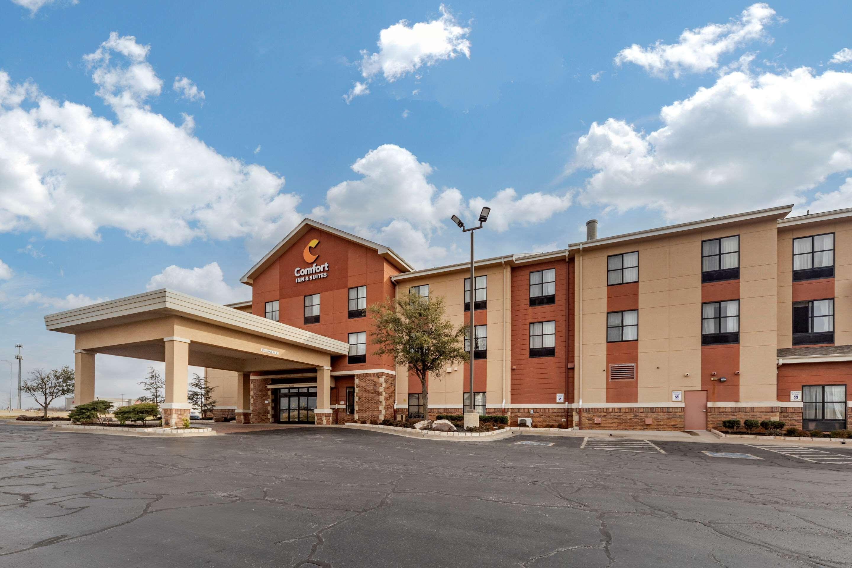 Comfort Inn & Suites Shawnee North Near I-40 מראה חיצוני תמונה