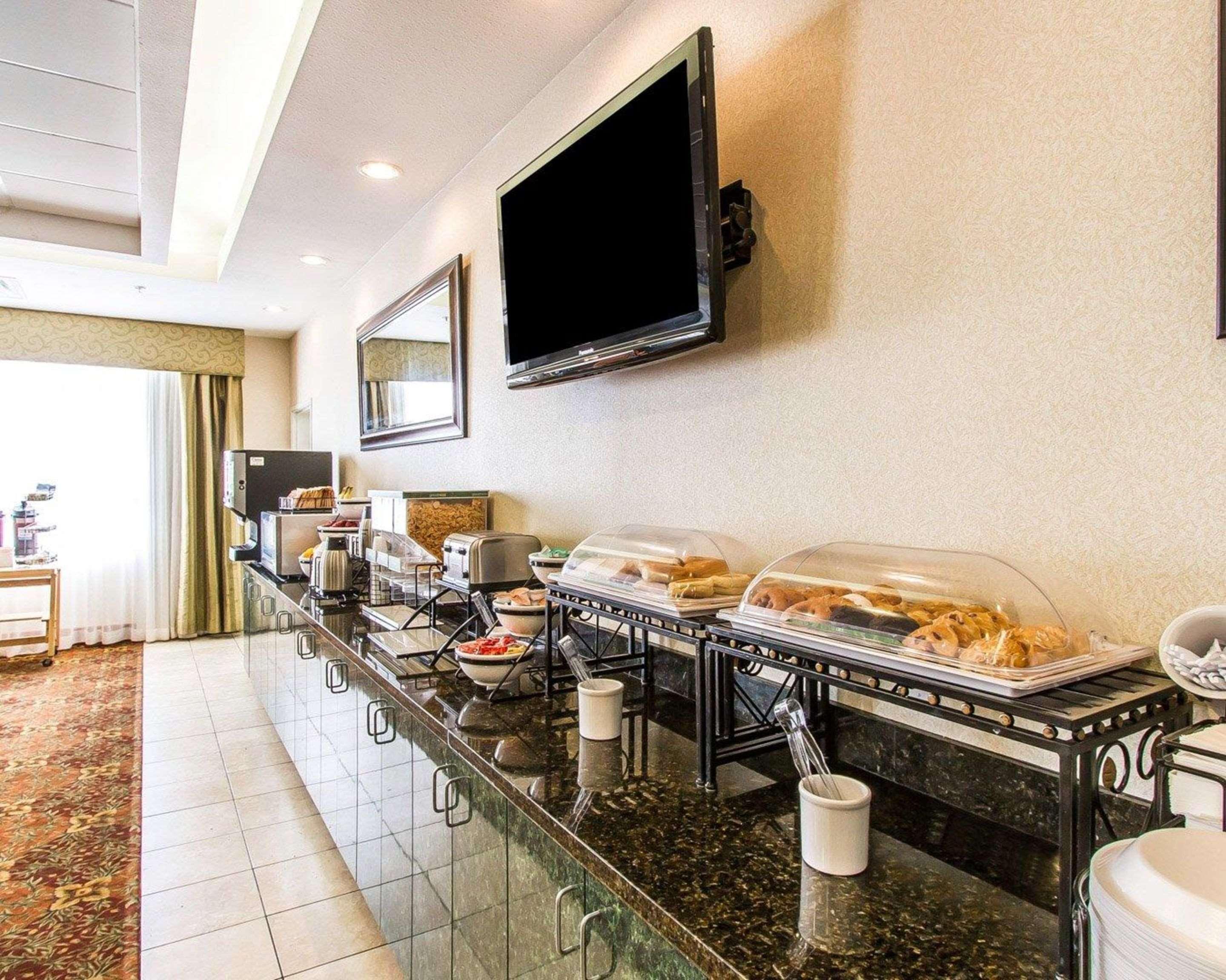 Comfort Inn & Suites Shawnee North Near I-40 מראה חיצוני תמונה
