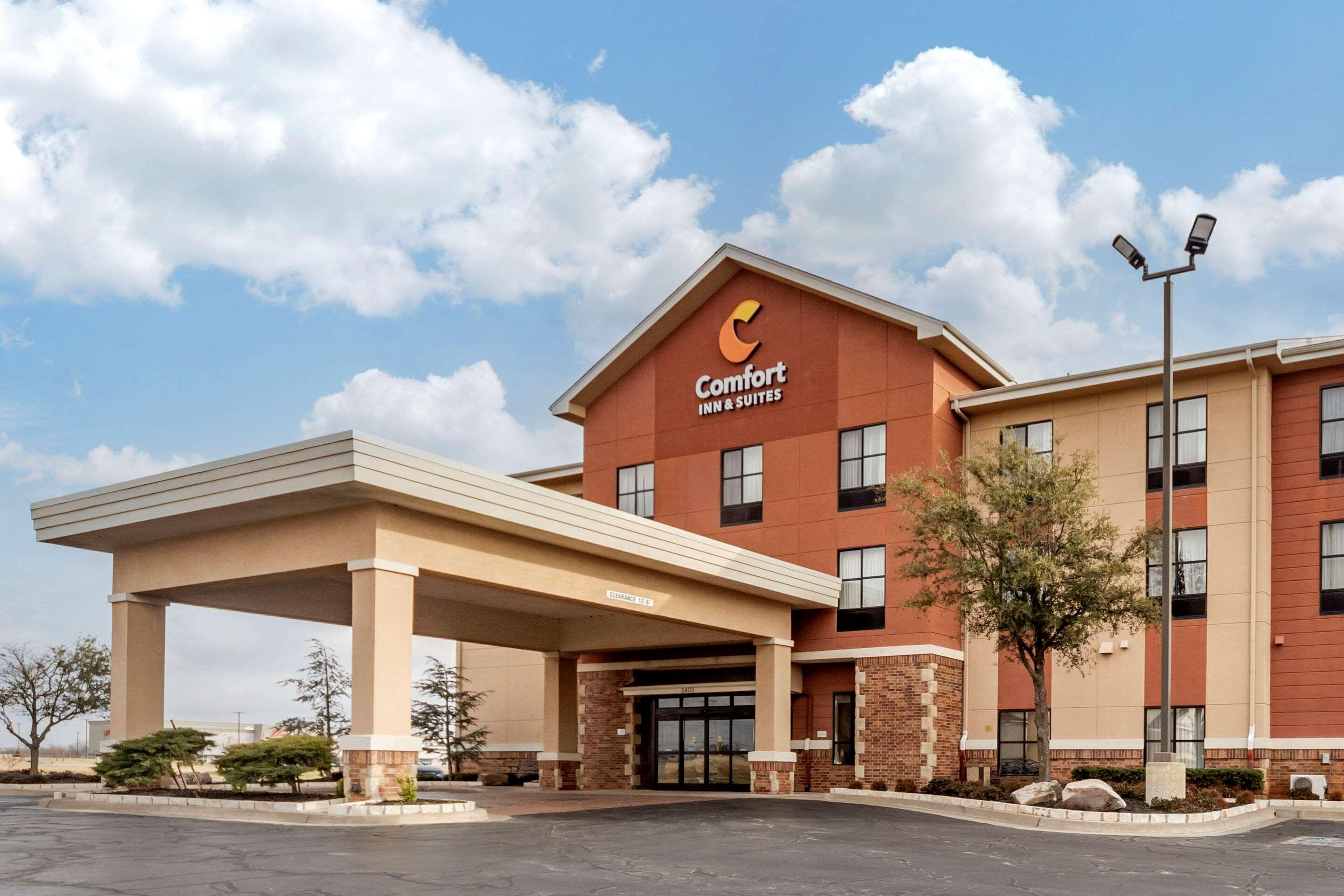 Comfort Inn & Suites Shawnee North Near I-40 מראה חיצוני תמונה