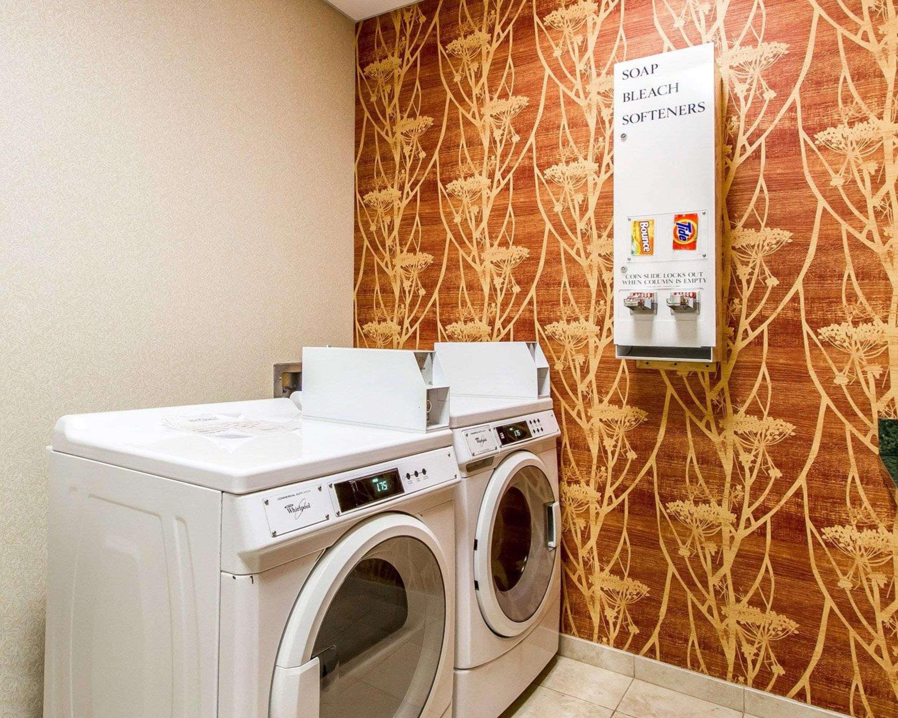 Comfort Inn & Suites Shawnee North Near I-40 מראה חיצוני תמונה