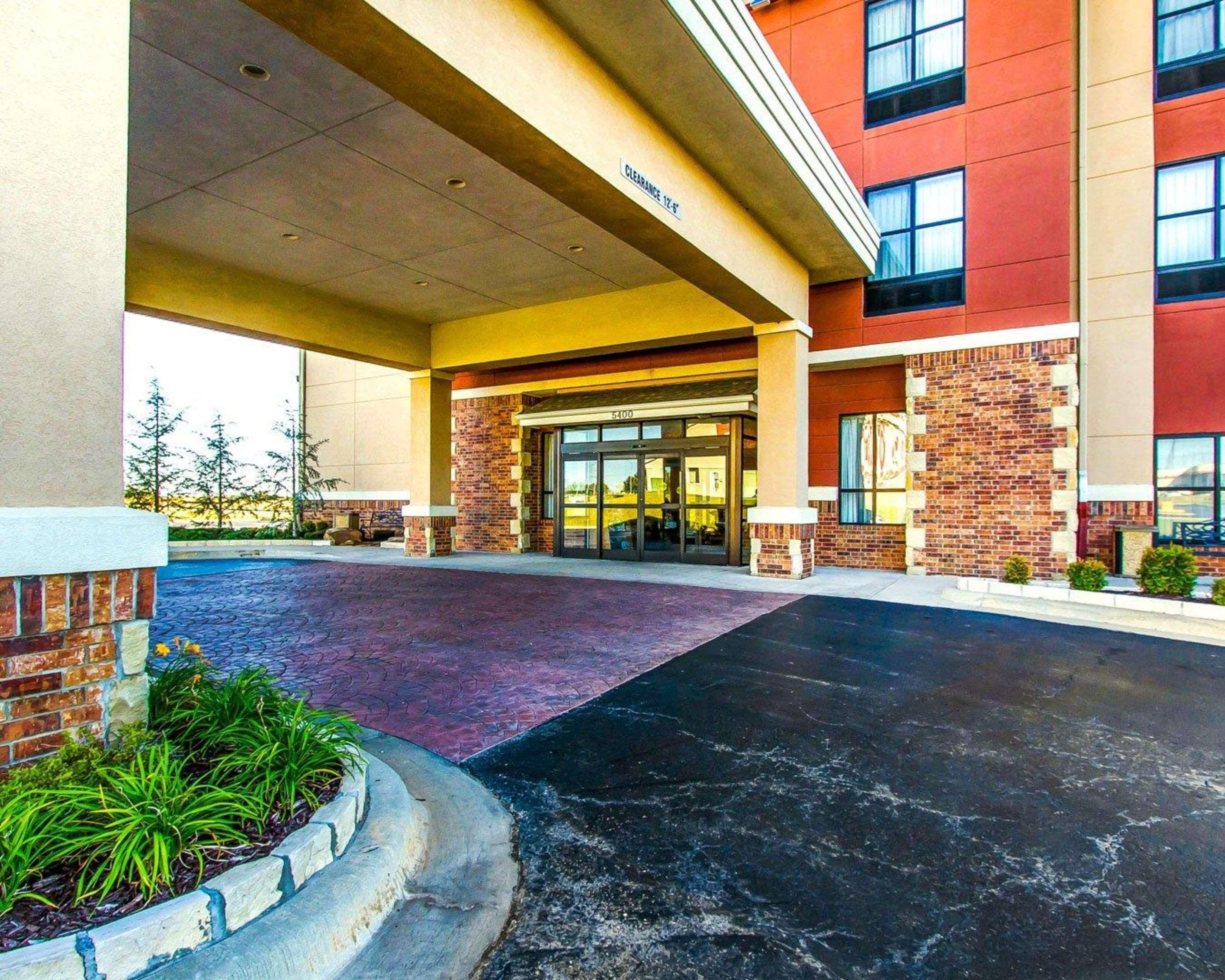 Comfort Inn & Suites Shawnee North Near I-40 מראה חיצוני תמונה