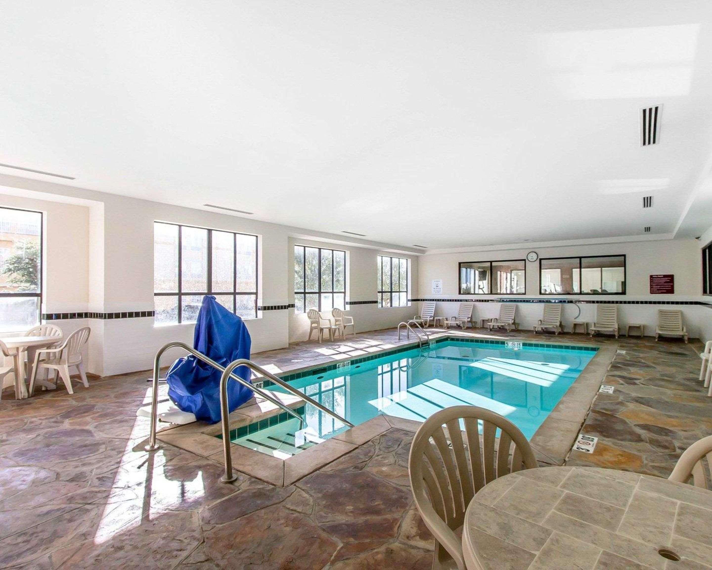 Comfort Inn & Suites Shawnee North Near I-40 מראה חיצוני תמונה
