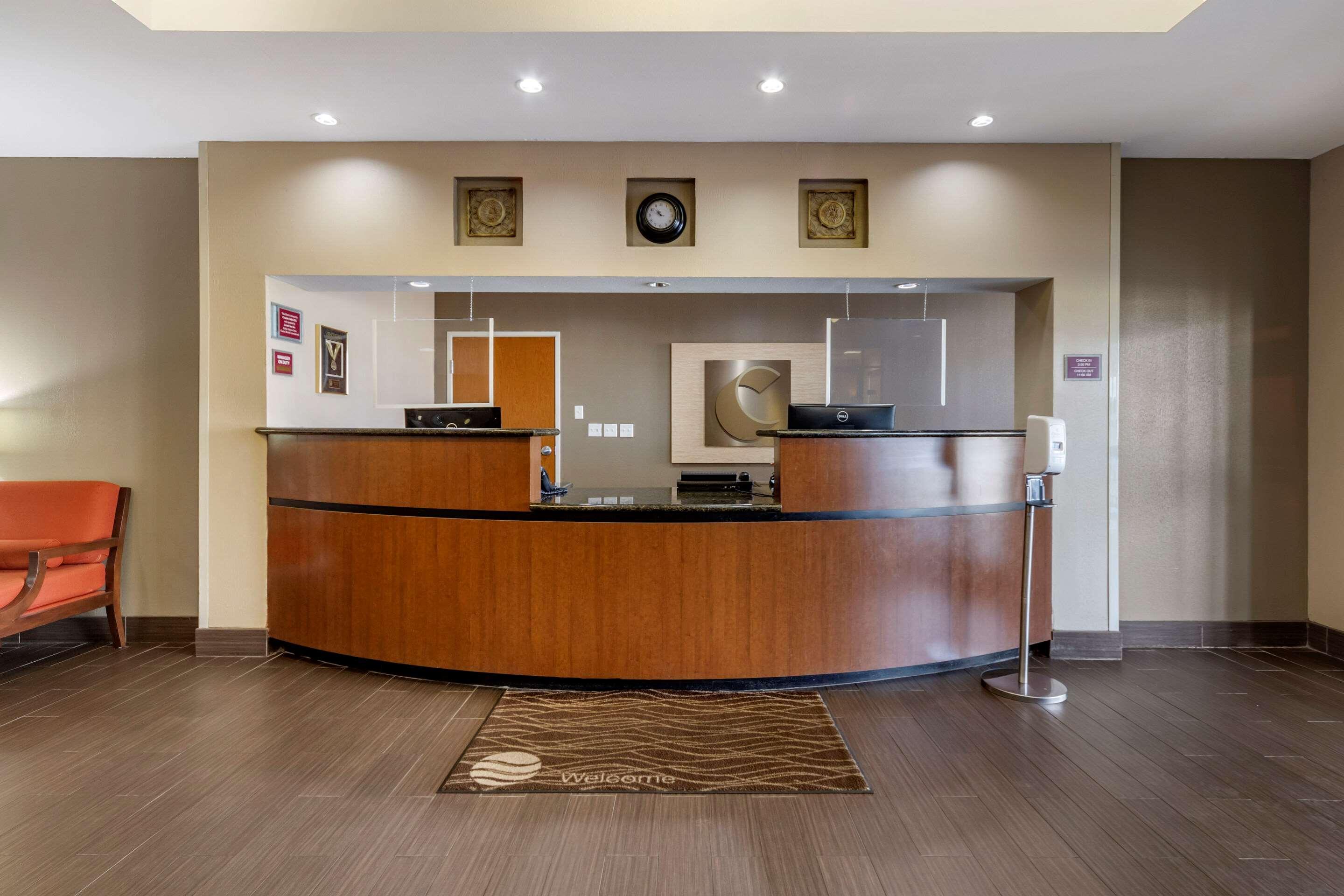 Comfort Inn & Suites Shawnee North Near I-40 מראה חיצוני תמונה