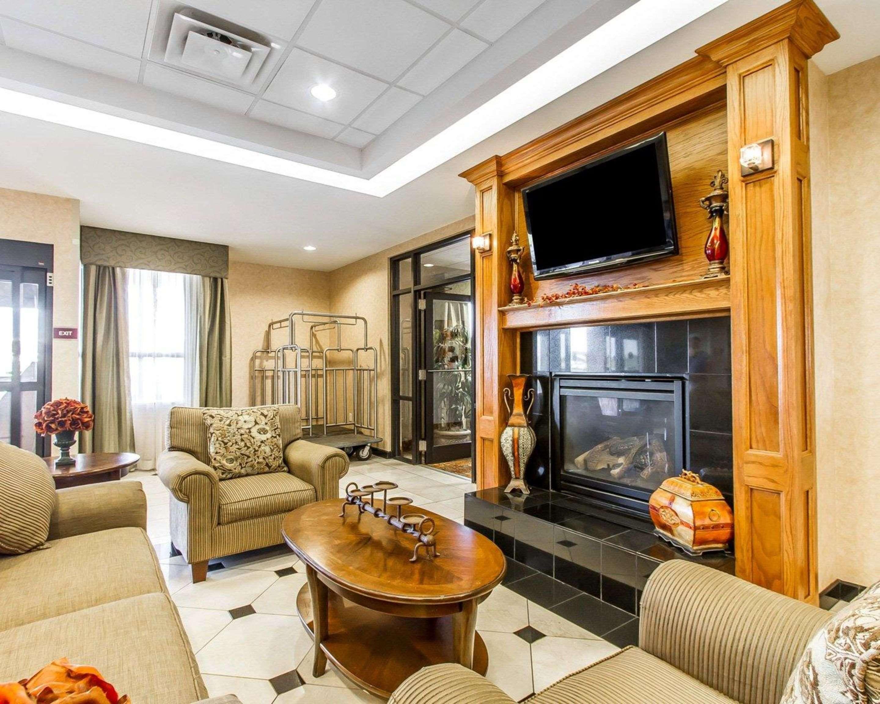 Comfort Inn & Suites Shawnee North Near I-40 מראה חיצוני תמונה