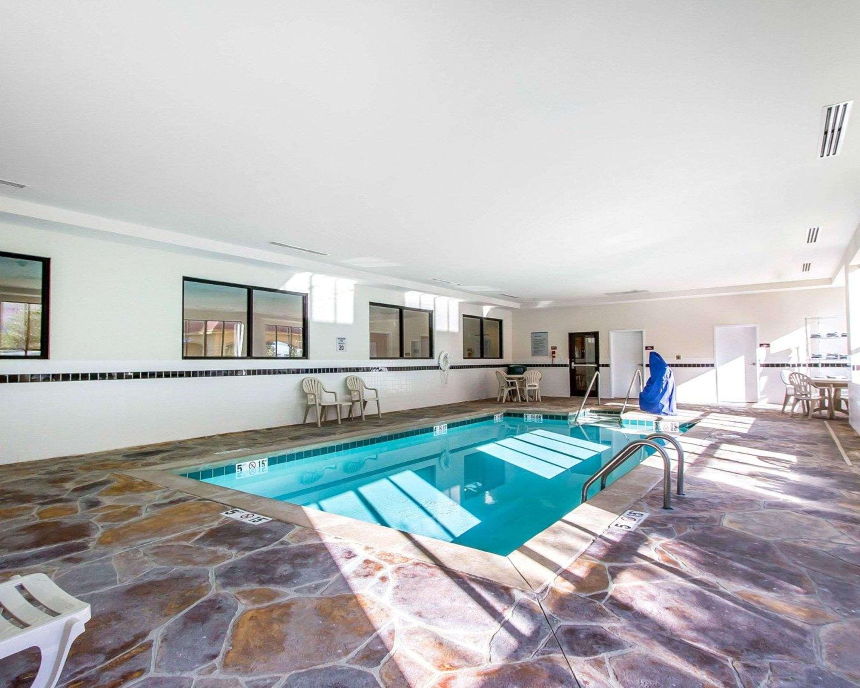 Comfort Inn & Suites Shawnee North Near I-40 מראה חיצוני תמונה